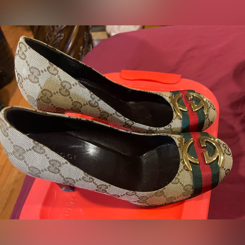 Gucci Women's Beige Heels with Gold and Green-Red Stripes - Picture 7 of 7